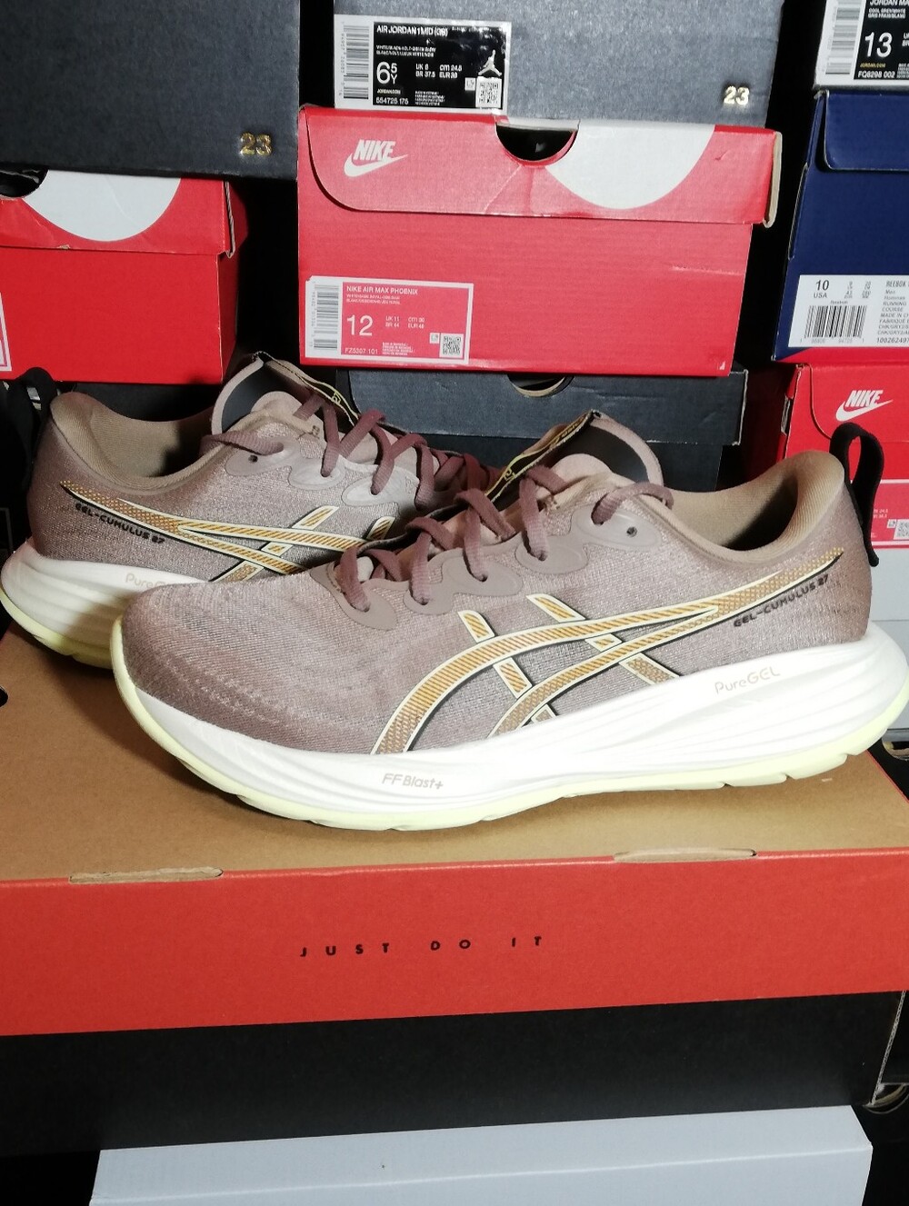 ASICS GEL-CUMULUS 27 PureGel Maximum Cushioned men size 10.5 Great Condition
